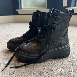 Sorel Black Croc-Embossed women’s Caribou X Boots in size 8